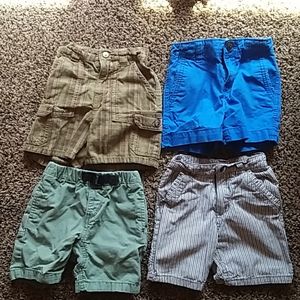 4 pairs of shorts. 3 are 12-18mo 1 is 12mo.